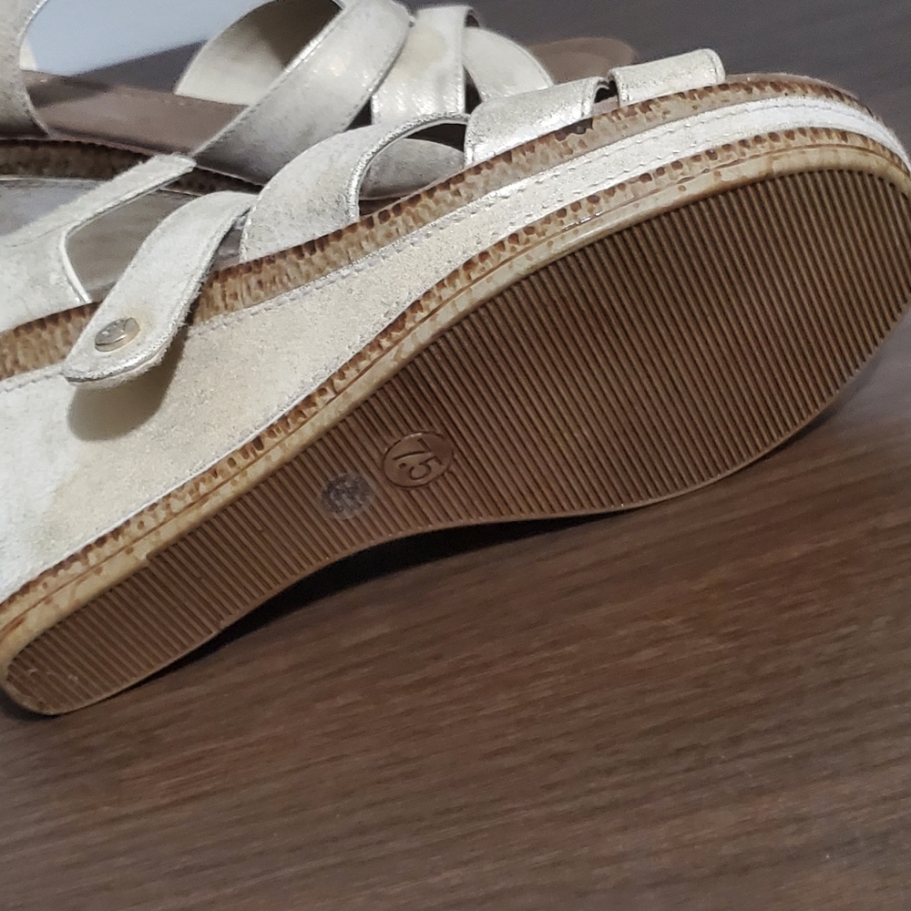 St. John's Bay Balama Sandals Brushed Gold Size 7.5 - Picture 9 of 12